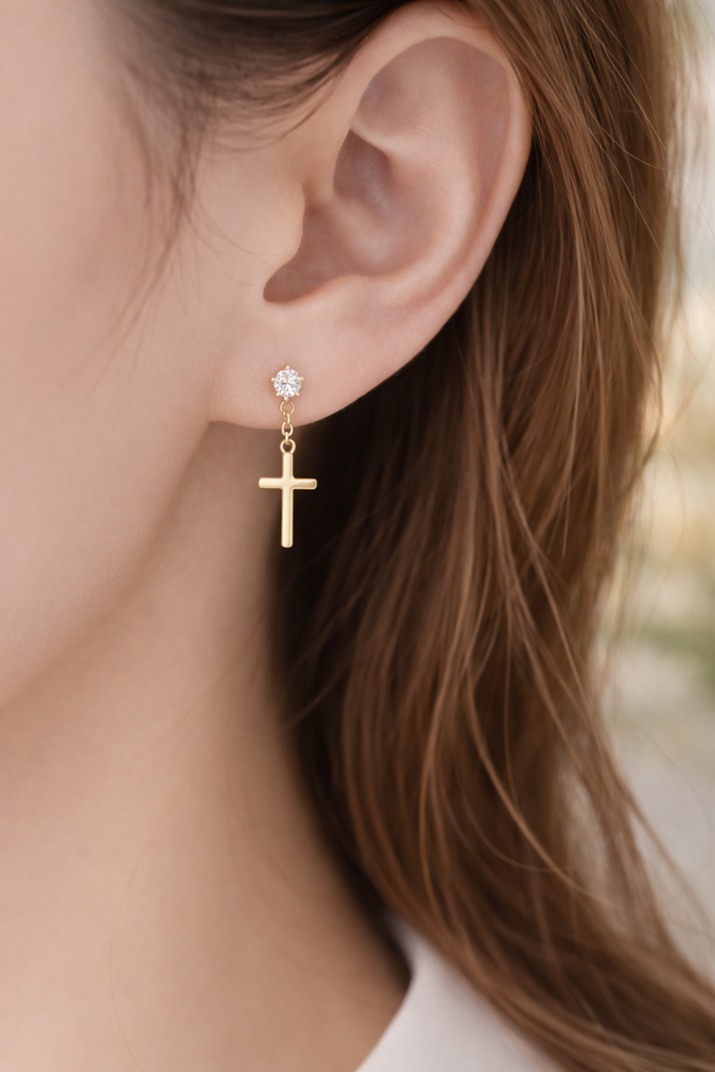 Boucles d’Oreilles Croix Dorée – Symbole de Foi & Lumière