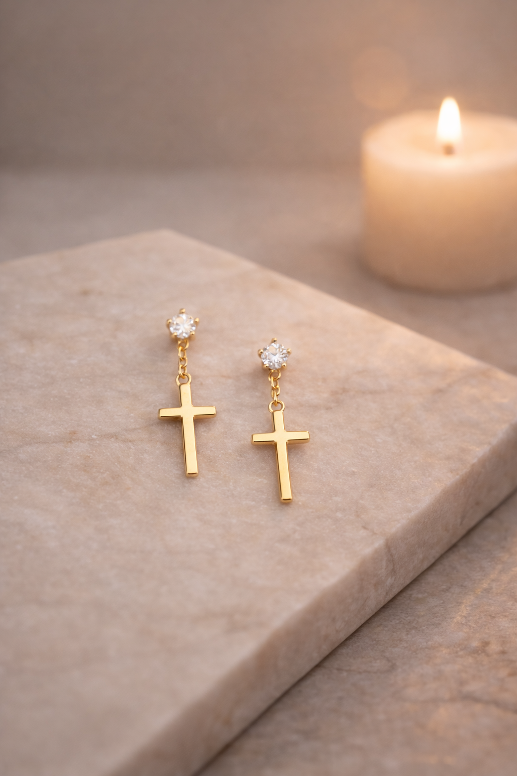 Boucles d’Oreilles Croix Dorée – Symbole de Foi & Lumière