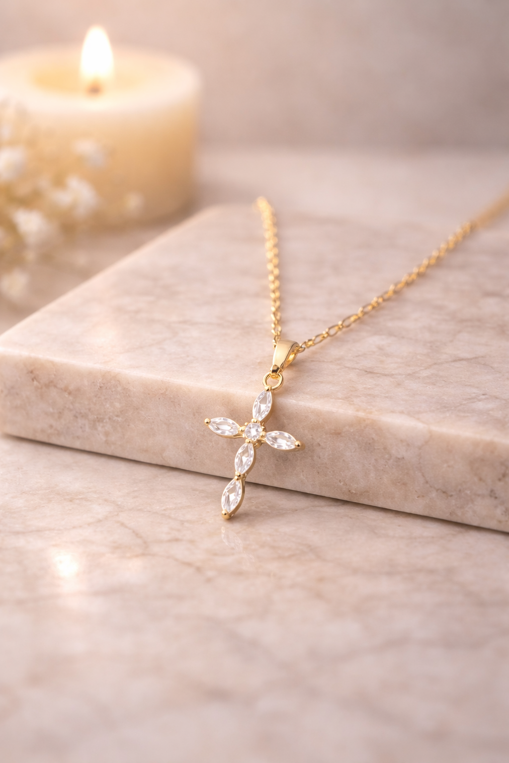 Collier Pendentif Croix Doré – Éclat Précieux & Élégance Divine
