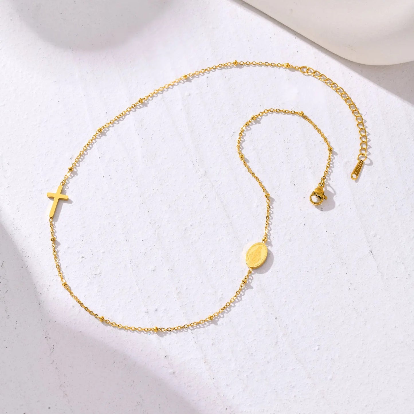 Collier avec pendentif Vierge Marie et croix de Jésus — Acier inoxydable